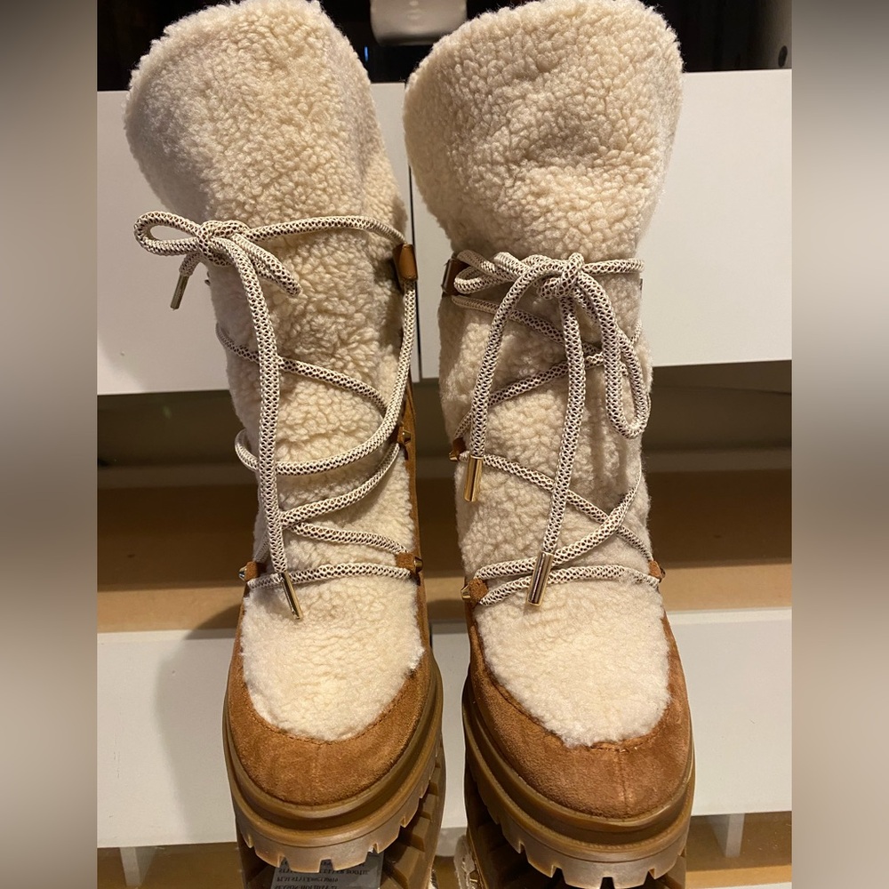Shearling boots